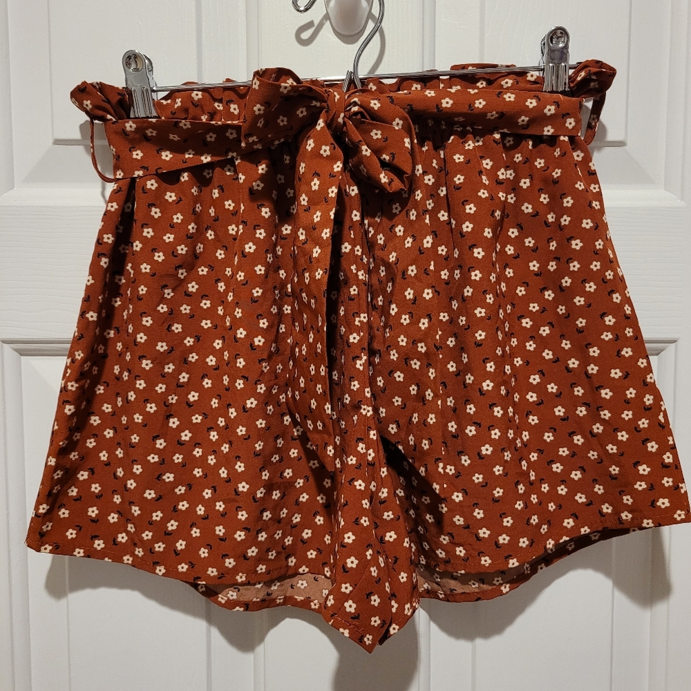 Romwe Ruffle Top Belted Floral Shorts